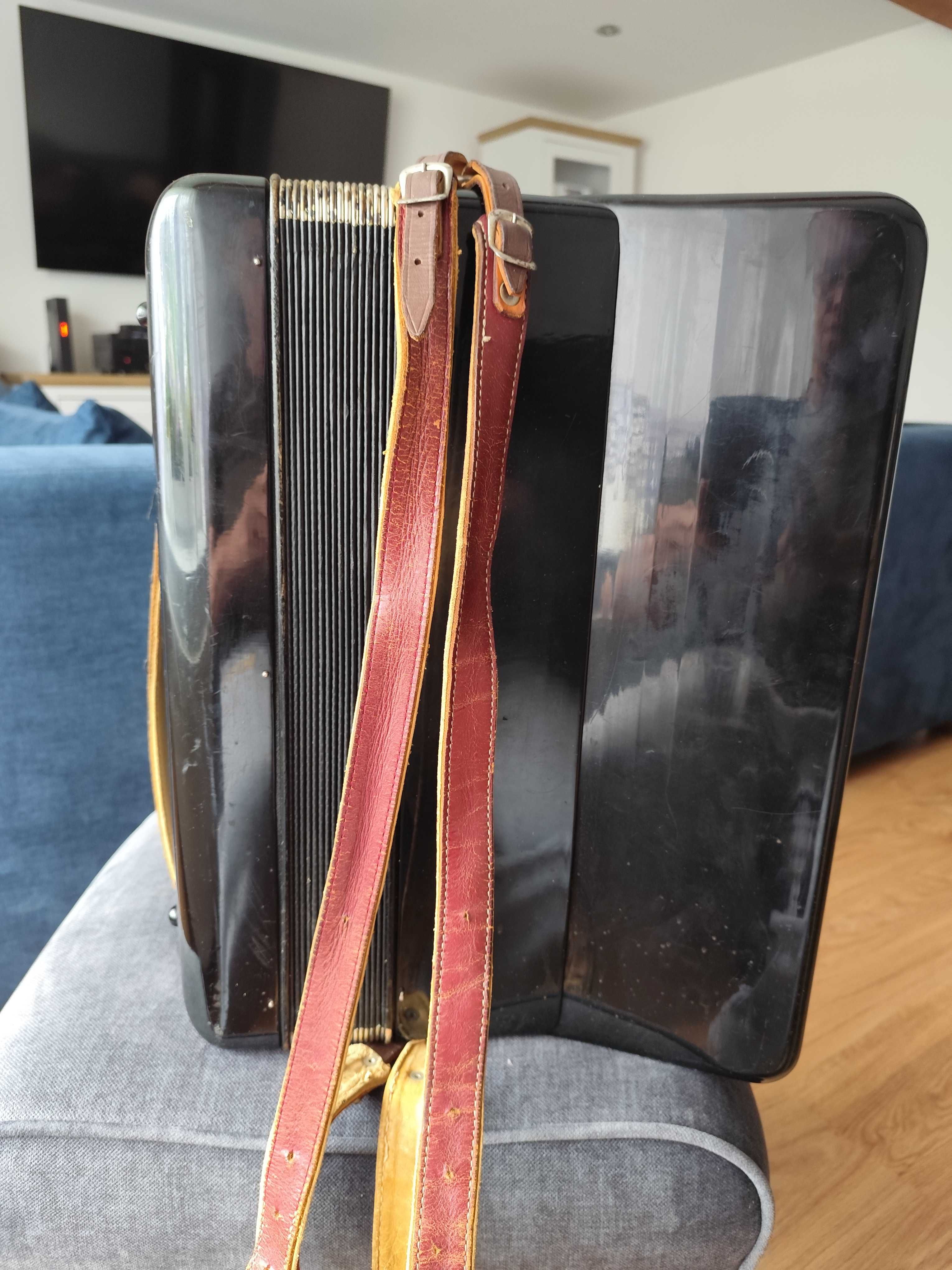 Akordeon basowy HOHNER BASSO.