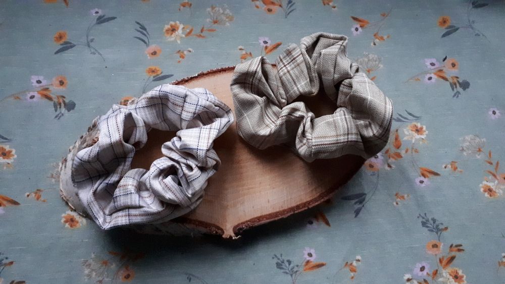 Zestaw gumek do włosów scrunchies plaid beżowa brązowa krata kraciaste