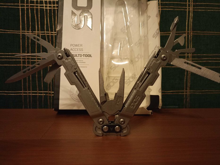 Multitool SOG Power Access scyzoryk kombinerki śrubokręt