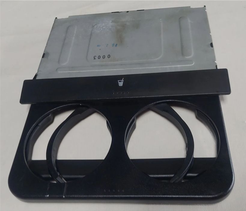 Golf IV Uchwyt na kubek deski rozdzielczej