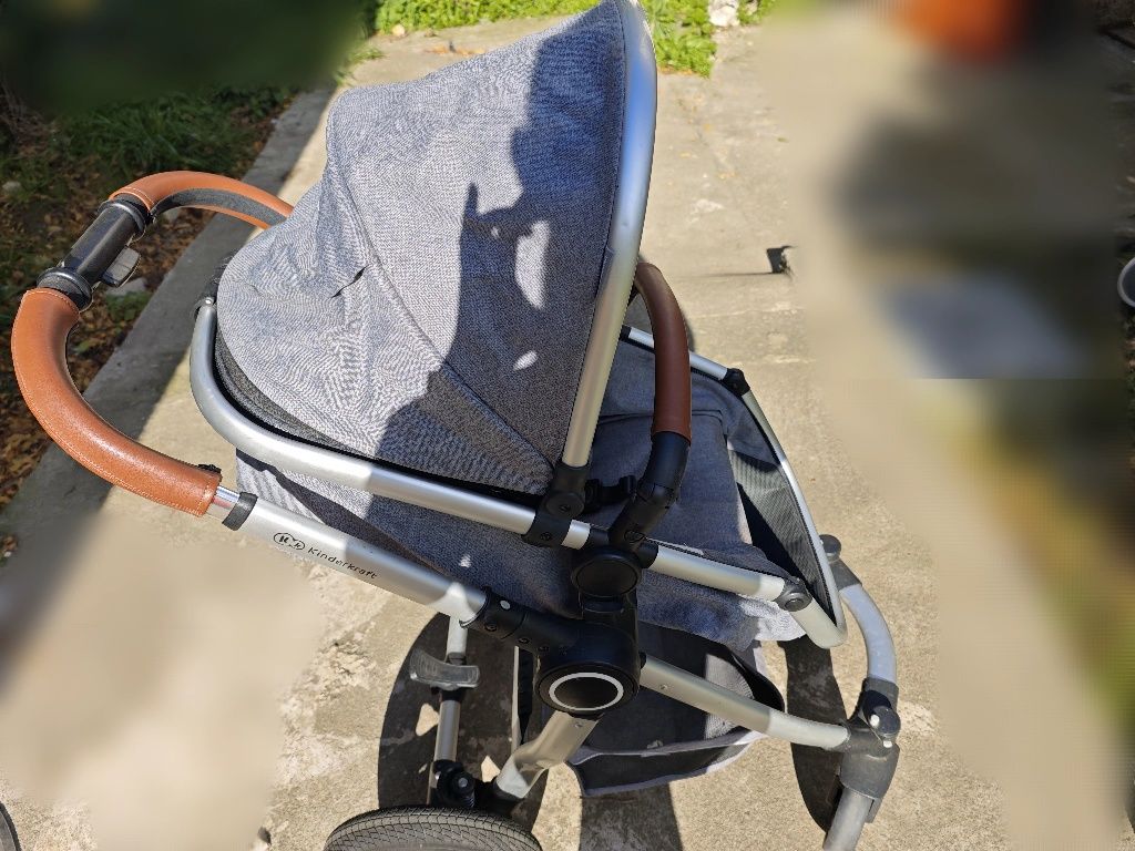 Carinho de bebe com ovo