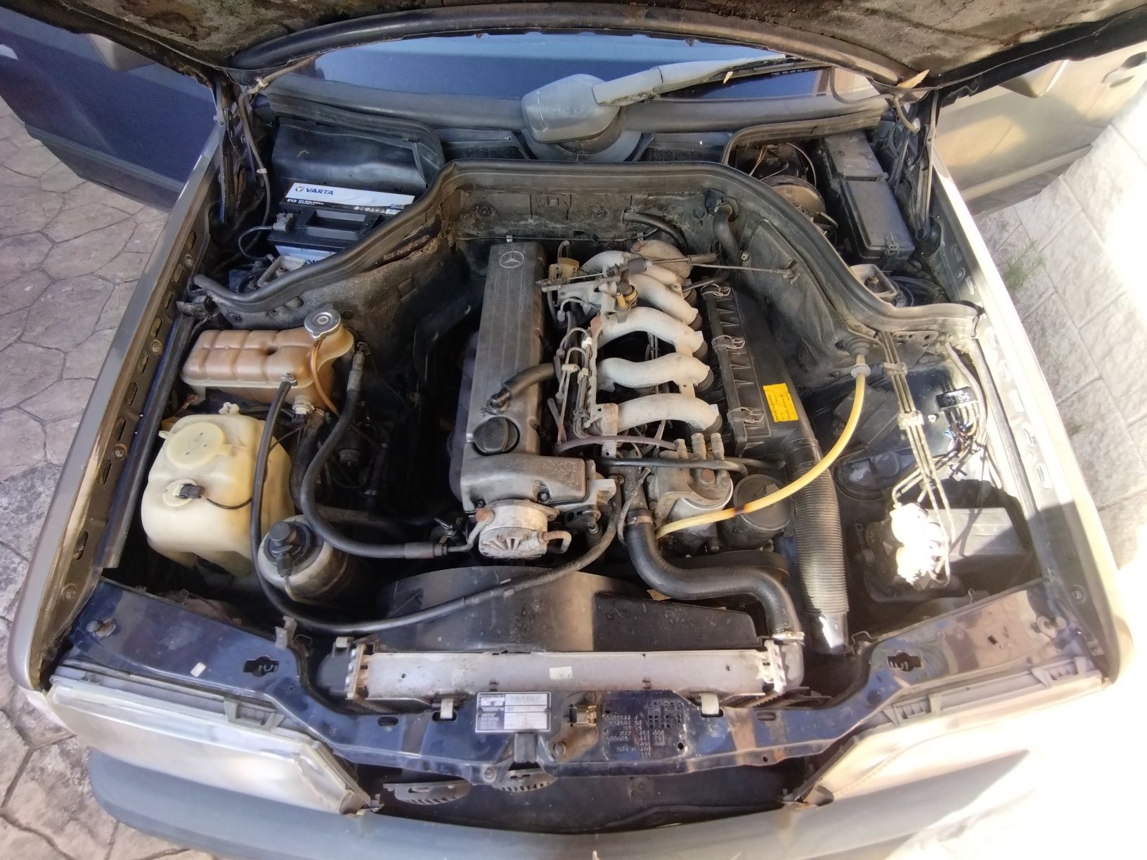 Mercedes Benz S124.    250TD
