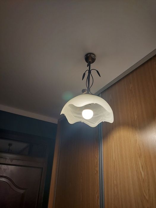 Sprzedam żyrandol wiszący na 1 żarówkę