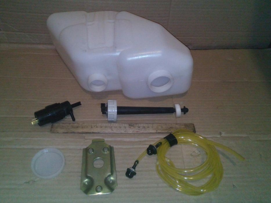 Бачок омывателя ВАЗ на 5л с датчиком уровня комплект.