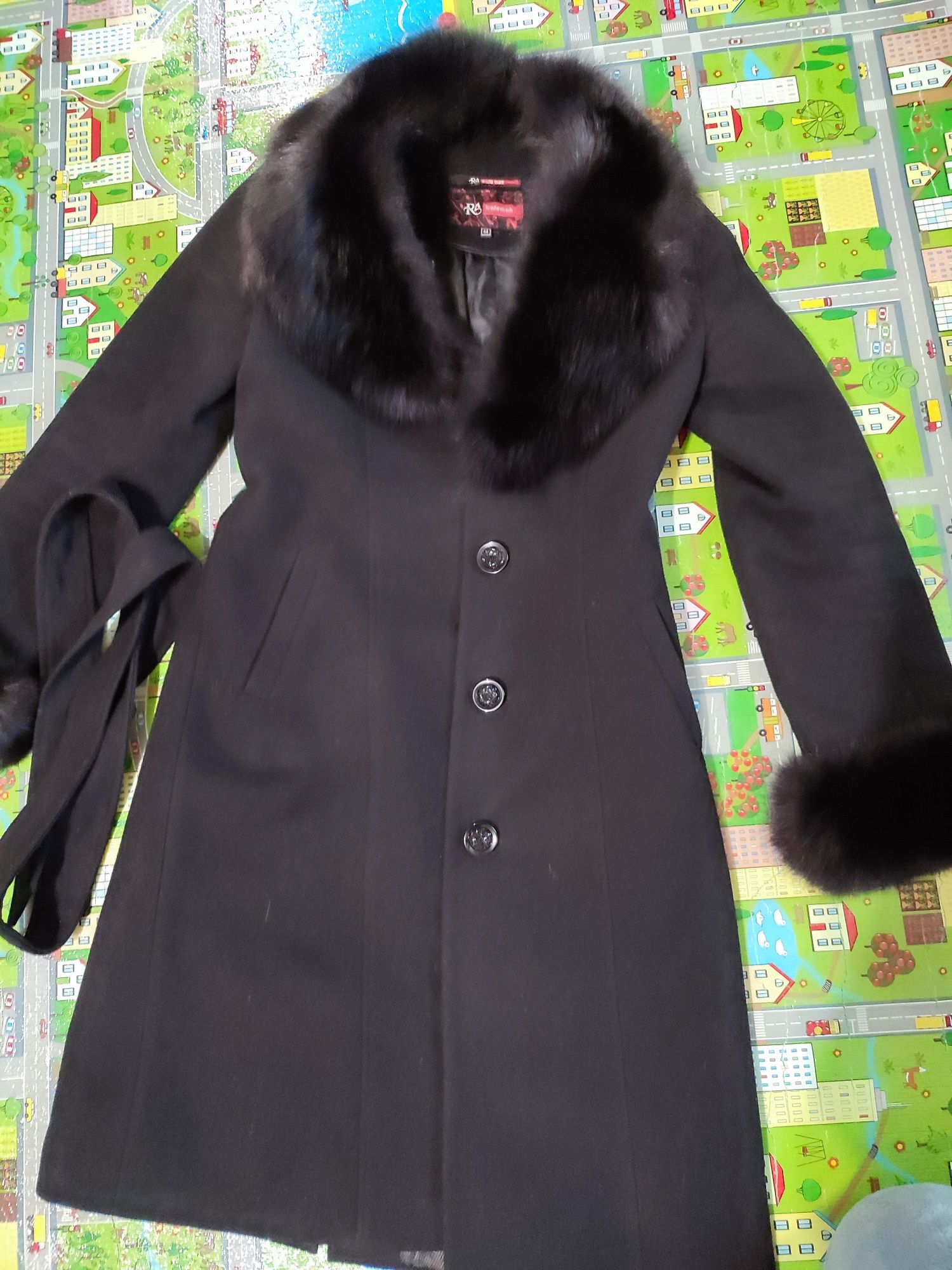 Пальто зимове з натуральним хутром 44 розмір