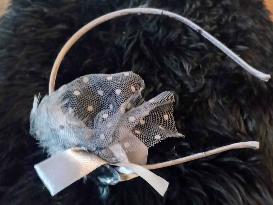 Opaska ze świecącą ozdobą