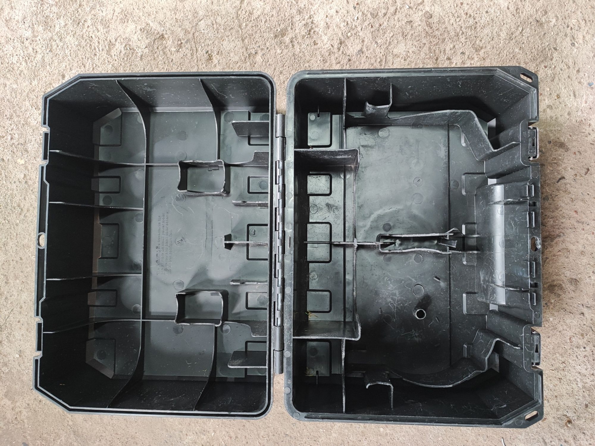 Case skrzynka DeWalt pilarka
