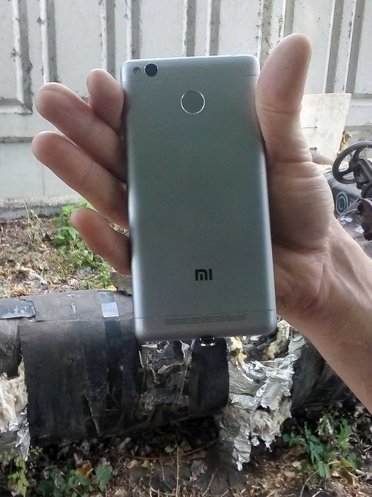 Телефон   Редми 3