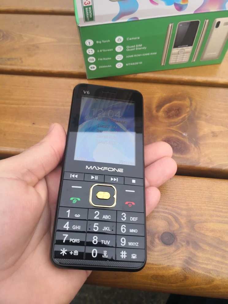 Кнопочный мобильный телефон на 4 Sim карты (все активны) 2,8 экран