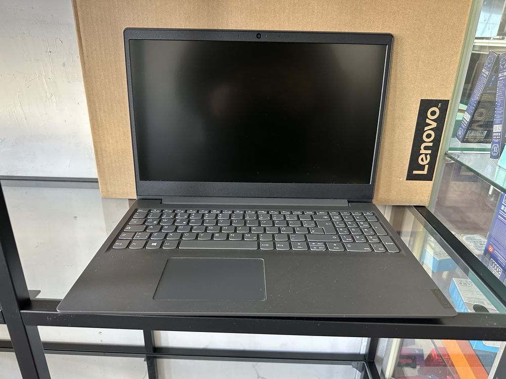 Laptop Lenowo 15,6" Ryzen 5 3500U 8GB 256GB SSD WIN 10 Gwarancja