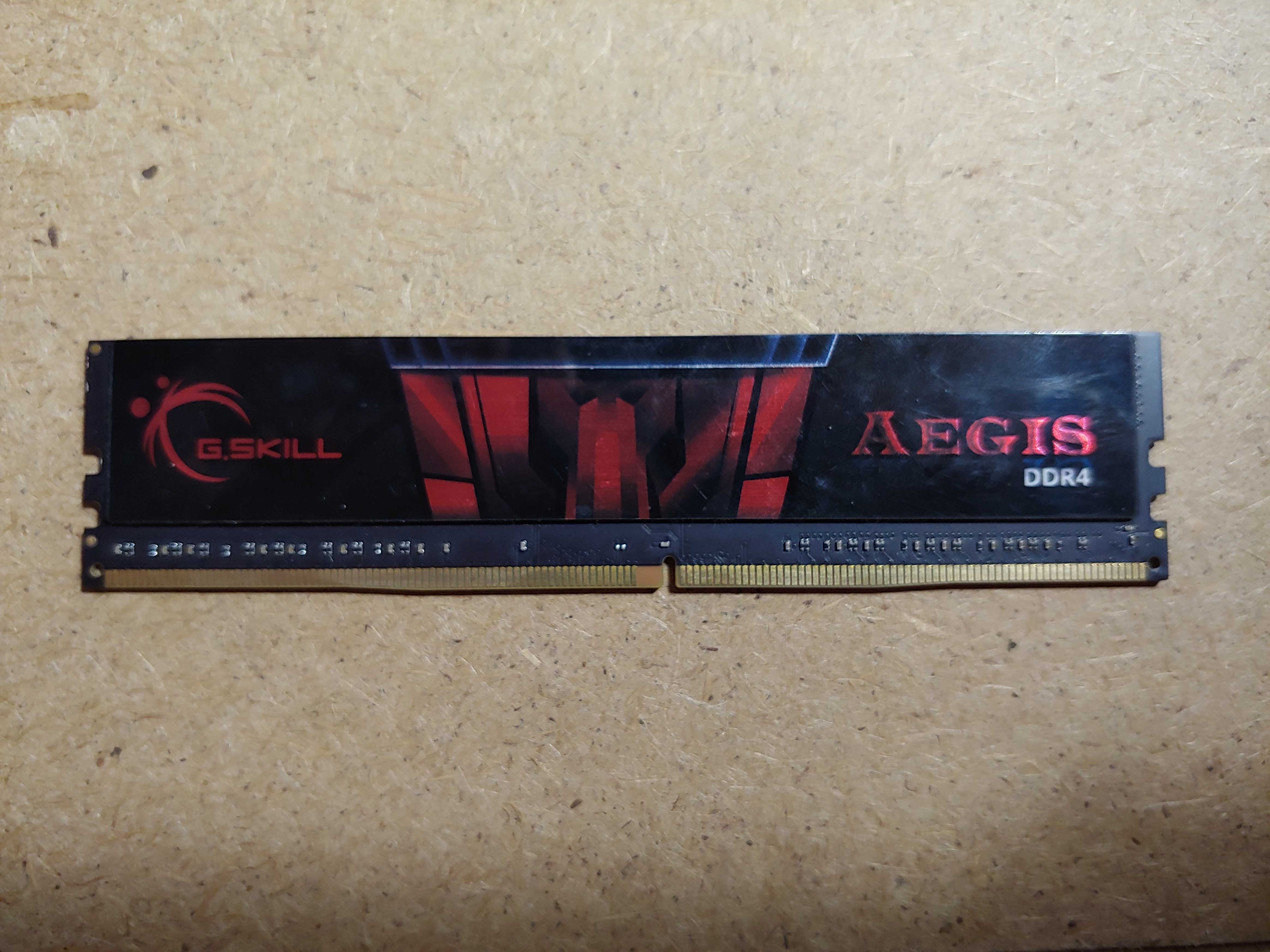 Продам оперативну пам"ять G.Skill DDR4-2400 8Gb (є нюанс)