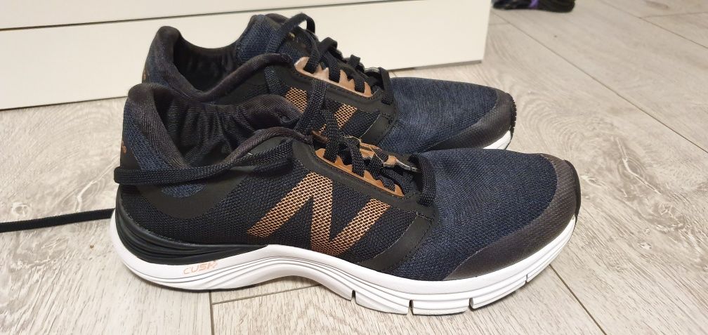 Buty damskie NEW BALANCE  WX715v3 rozmiar 39 wkładka 25cm stan na foto