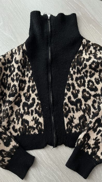 Krótki sweterek Reserved w panterkę na zamek S