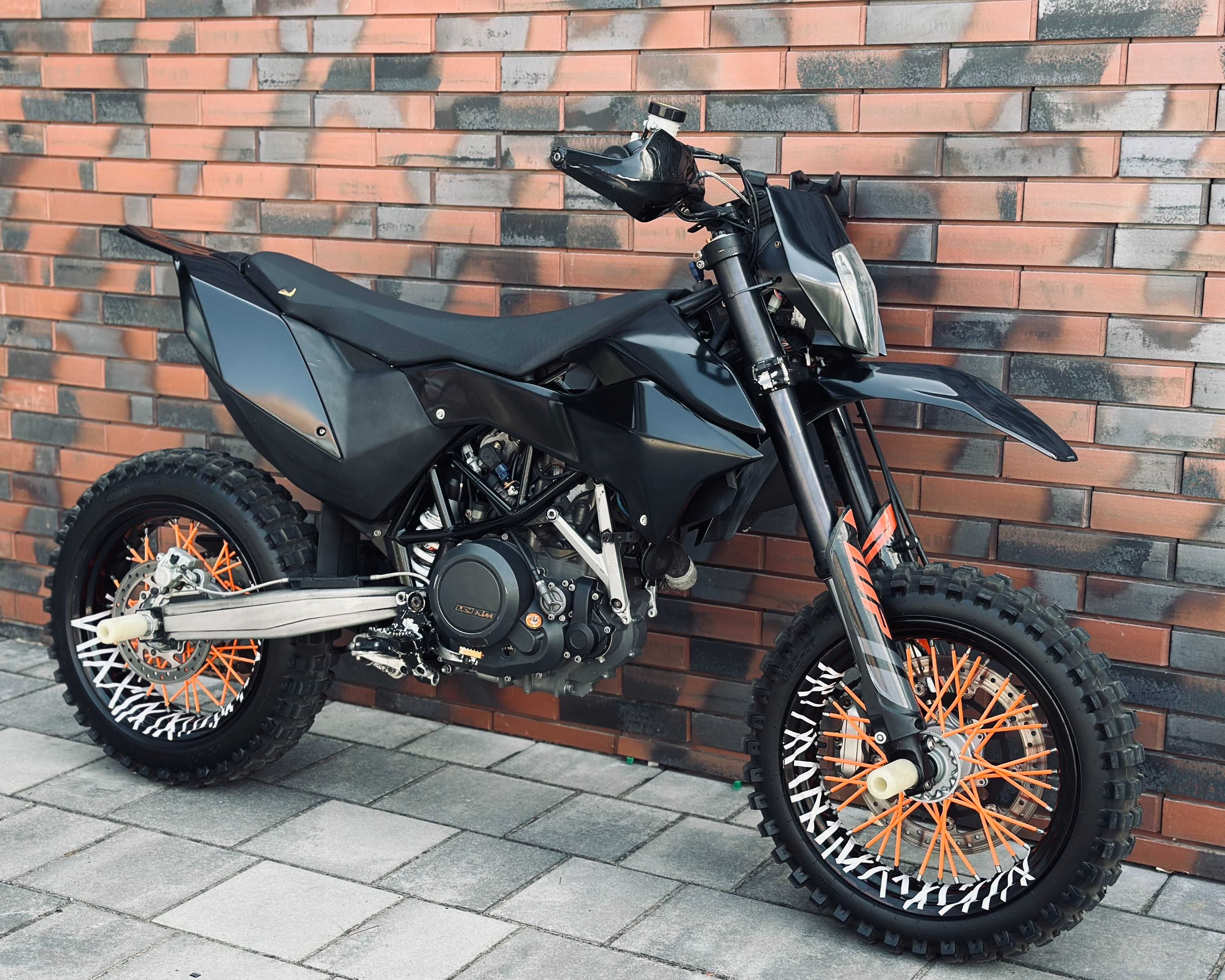 KTM SMC 690 R / Husqvarna 701 /