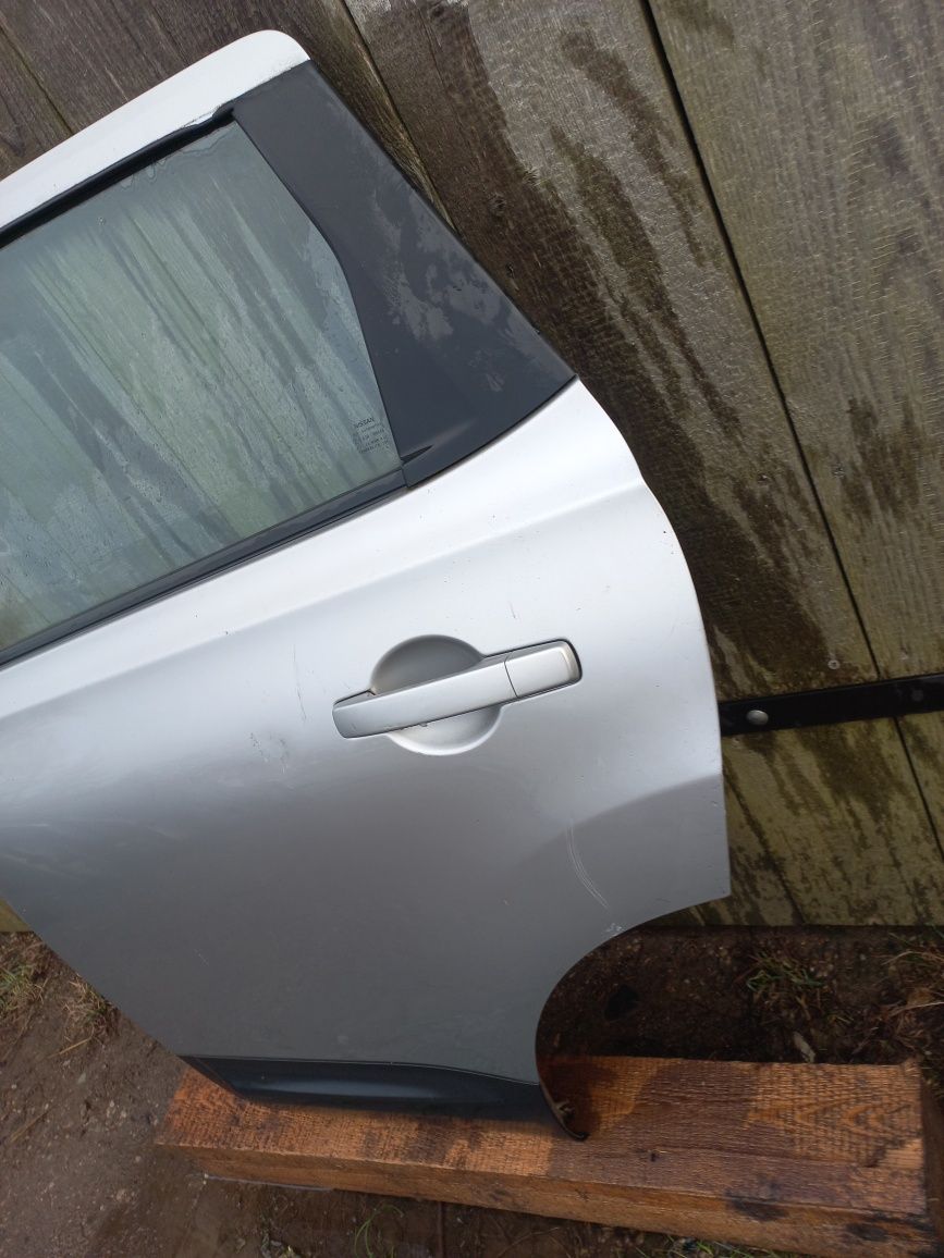 Drzwi lewe tylne tył kompletne nissan qashqai j10