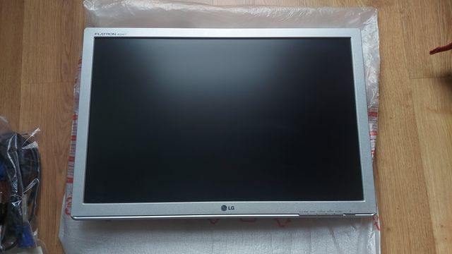 Monitor LG Flatron W2242T sprawny