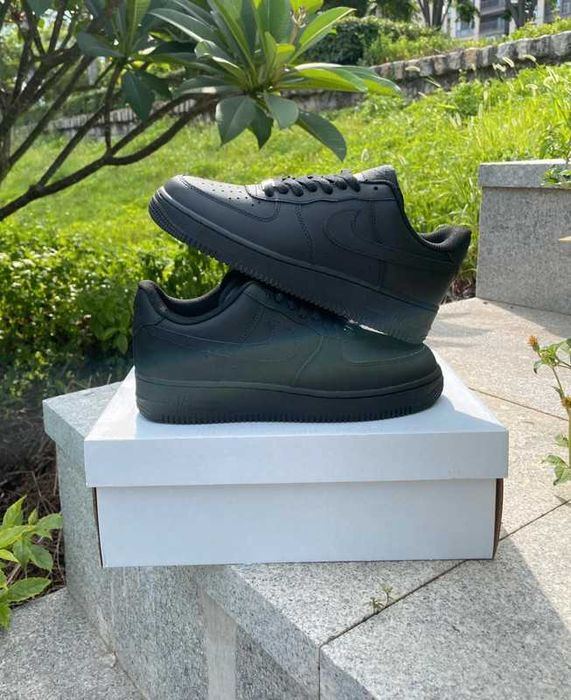 Buty biegania Nike Air Force 1 Black R.39