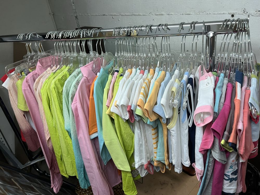 65 peças de roupa de criança 3 meses - 13 anos