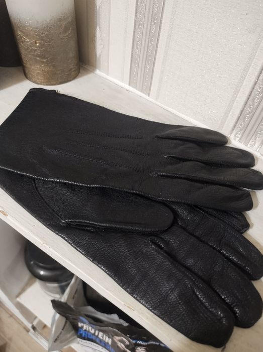 Продам перчатки мужские кожаные.