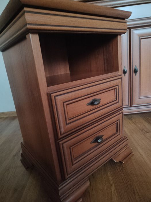 Aramis Forte stolik szafka nocna orzech antyczny