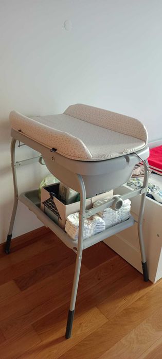 Muda fraldas + banheira - Chicco