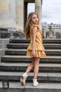 Sukienka All For Kids z falbankami miodowa 104-158