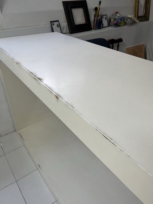 Mesas brancas de estudio/escritorio