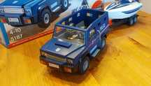 Zestaw Playmobil auto policyjne z łodzią na przyczepie