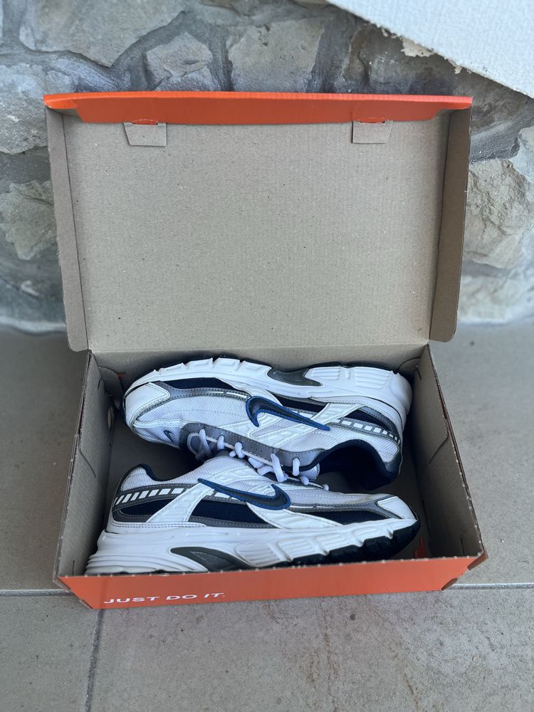 Кросівки Nike INITIATOR