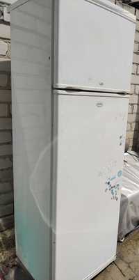 Холодильник в замечательном и рабочем состоянии