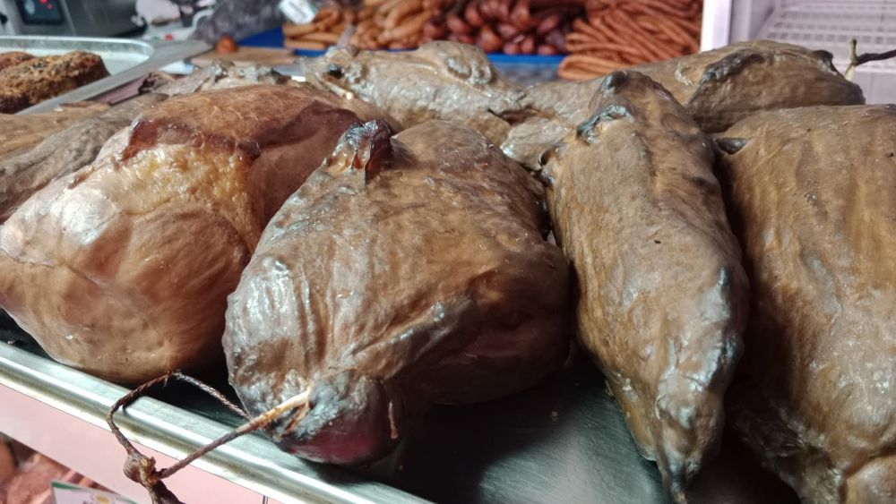 TRADYCYJNE SZYNKI i wyroby wędliniarskie