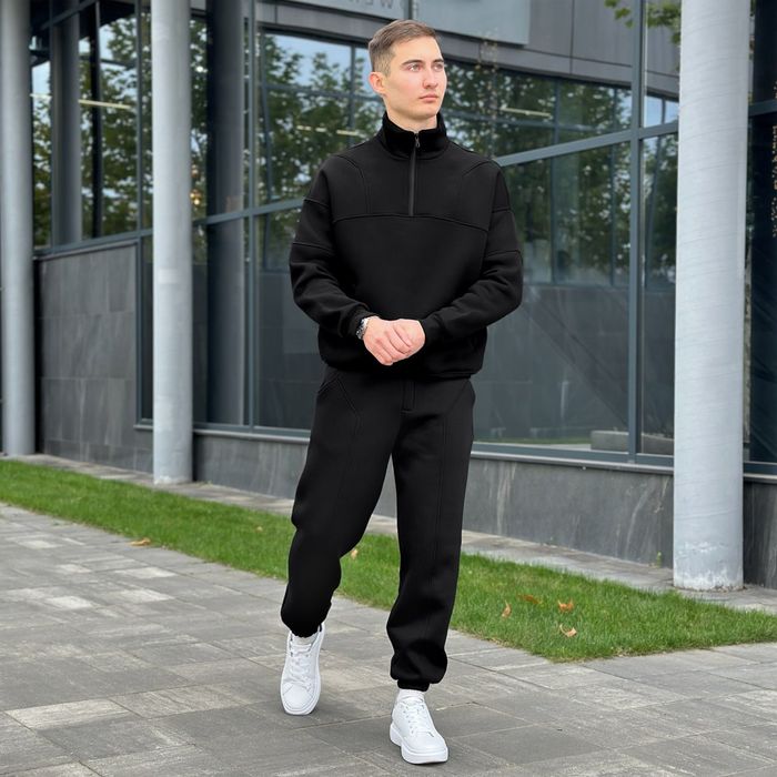 Мужской спортивный костюм