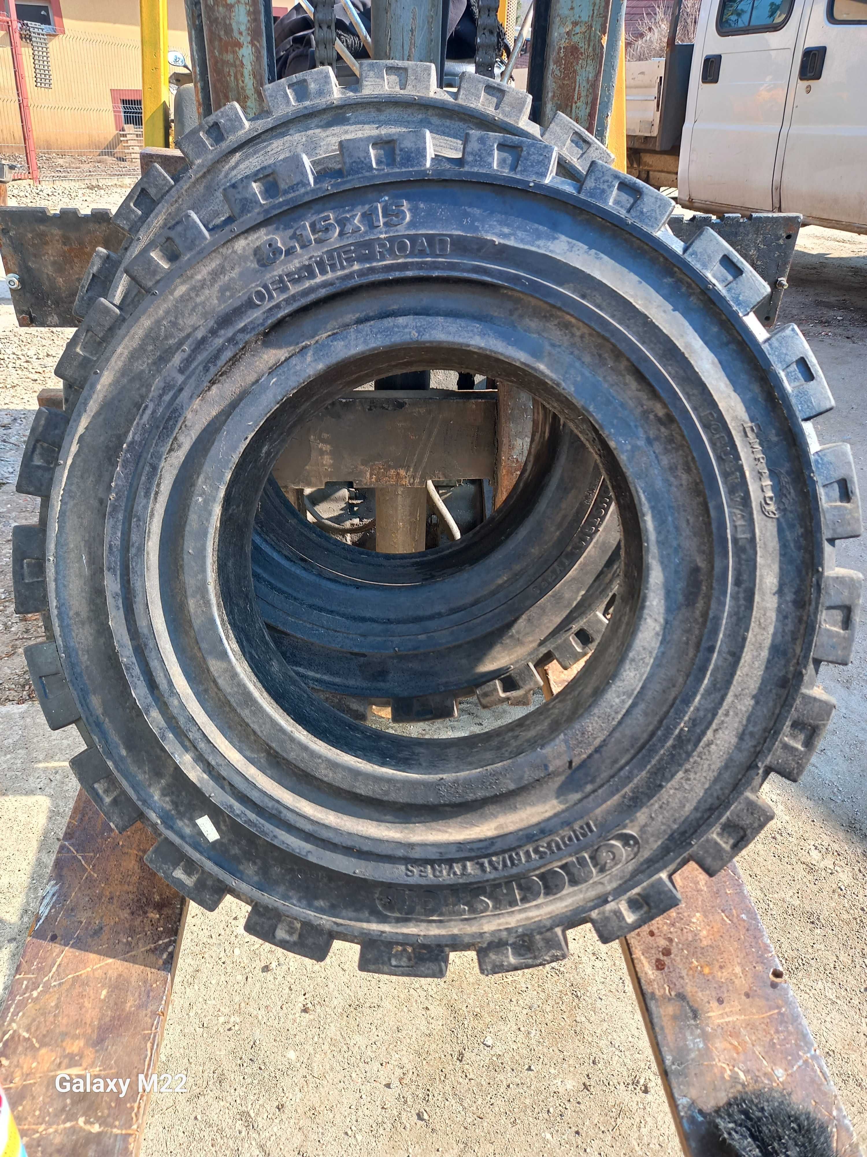 Opony widlak pełne 8.15x15 2szt . 16x6-8 2szt.18x7-8SC10