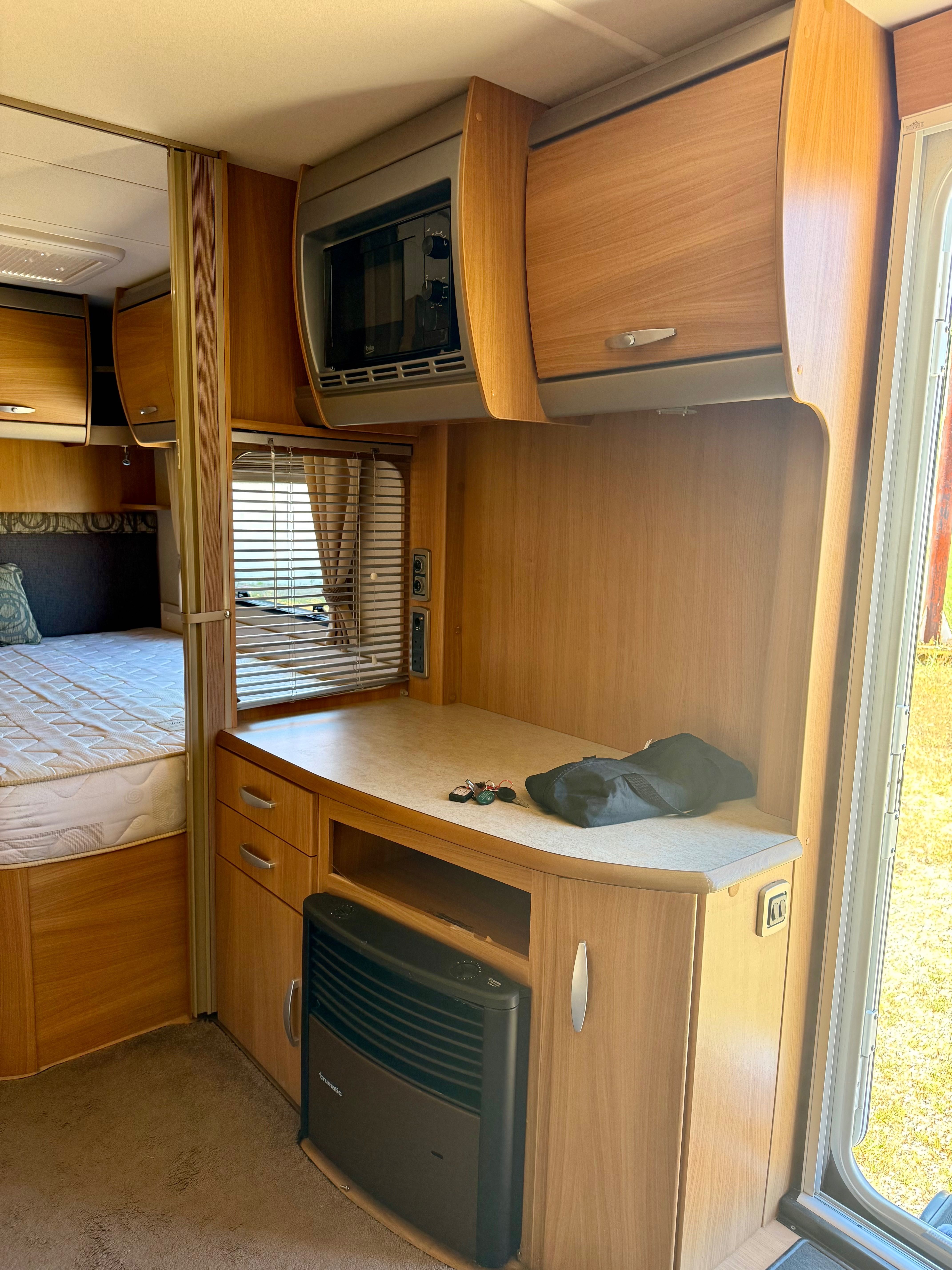 Caravana Swift Challenger 540 - Impecável.