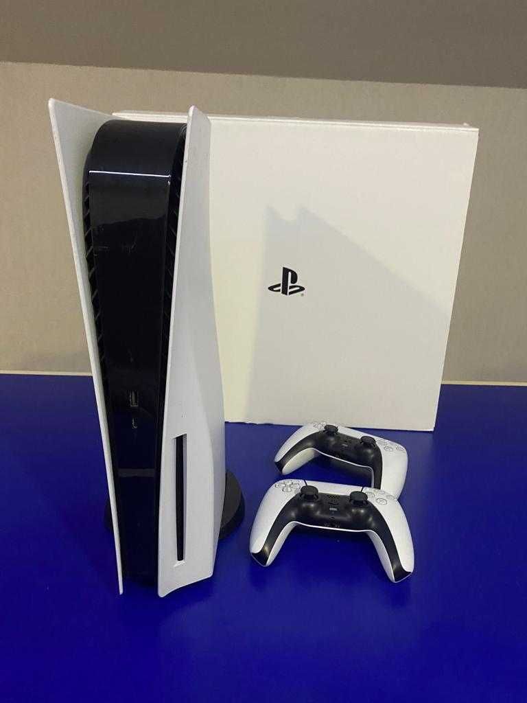 PlayStation 5 Standard 825GB com 2 comandos (SEMI-NOVA) + Garantia