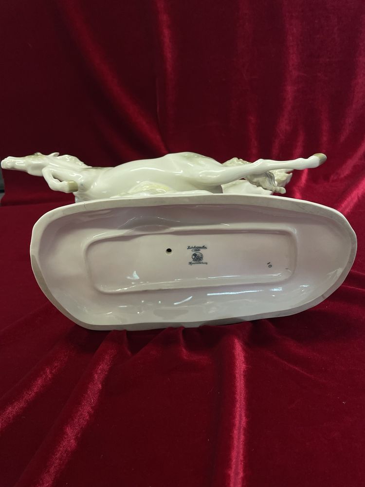 Porcelanowa figurka "Galopujące konie" – HUTSCHENREUTHER