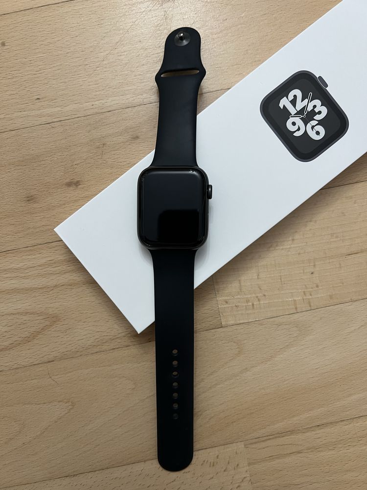Aaple Watch SE GPS 44mm A2352 Space Grey