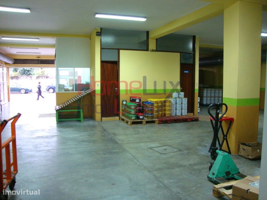 Espaço de Garagem e Comercial em São Roque