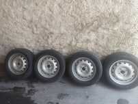 Jantes 14 com pneus  com pneus quase novos