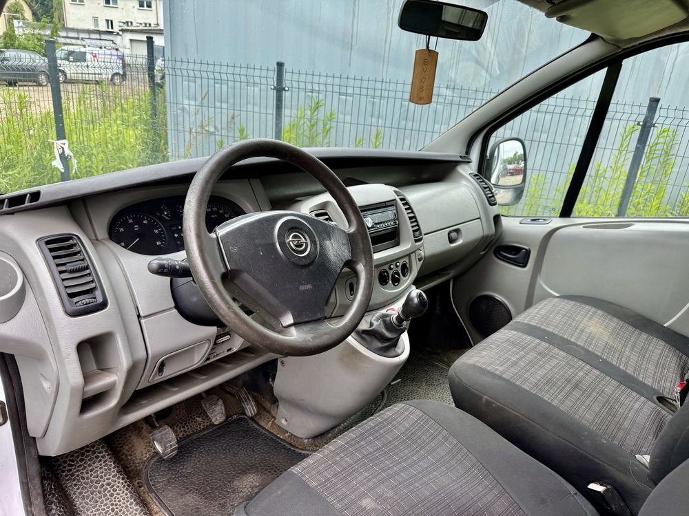 Opel Vivaro 1.9 DTI * 2004 * Klima * Hak * El.Szyby * Zadbany