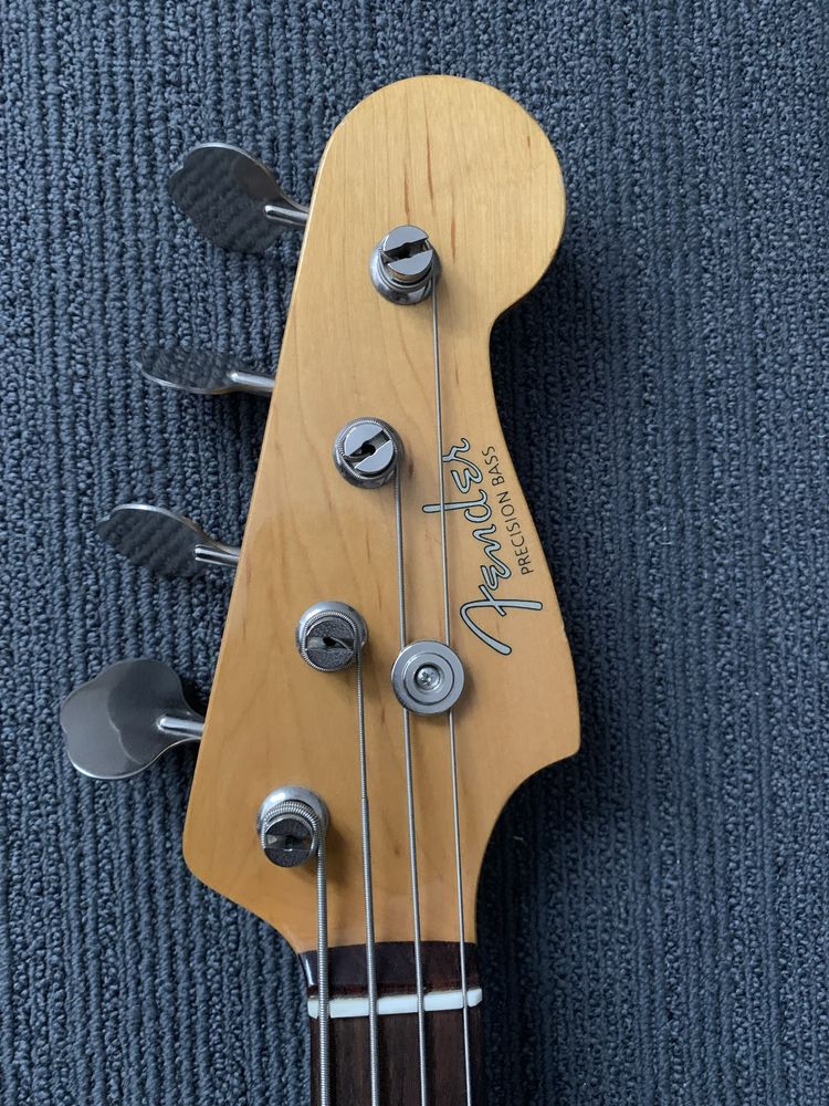 Fender precision bass 62 japan, USA pickup !