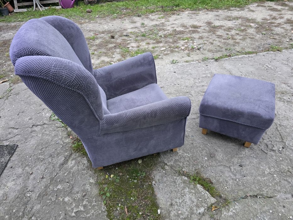 Fotele "uszak" 4 + pufy 4