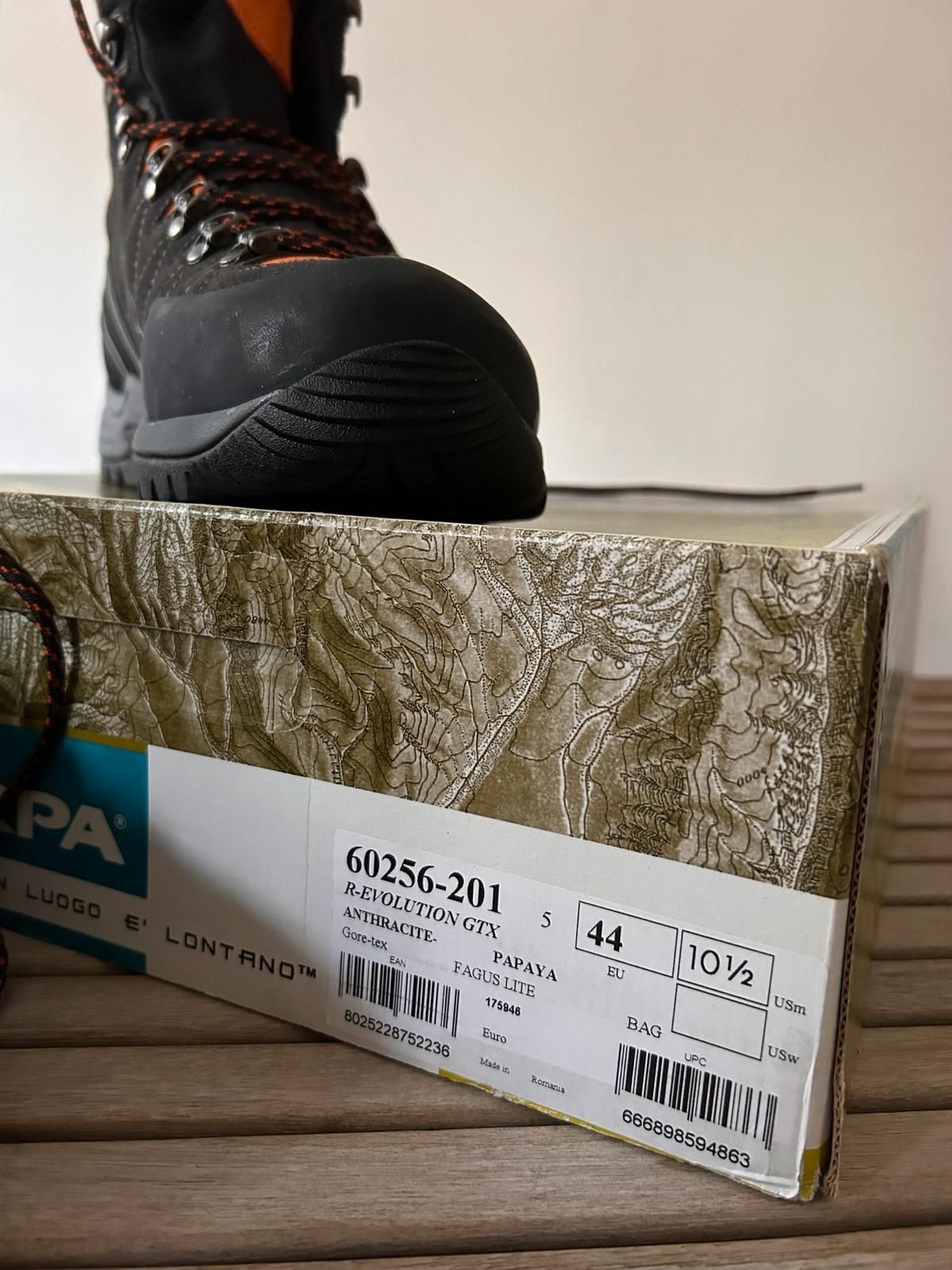 Botas Scarpa - novas com etiqueta hiking