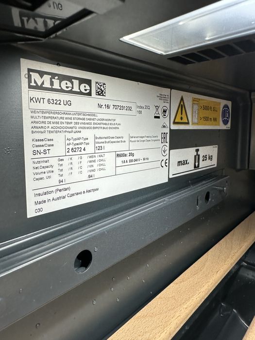 Винна шафа Miele KWT6322 UG під стільницю
