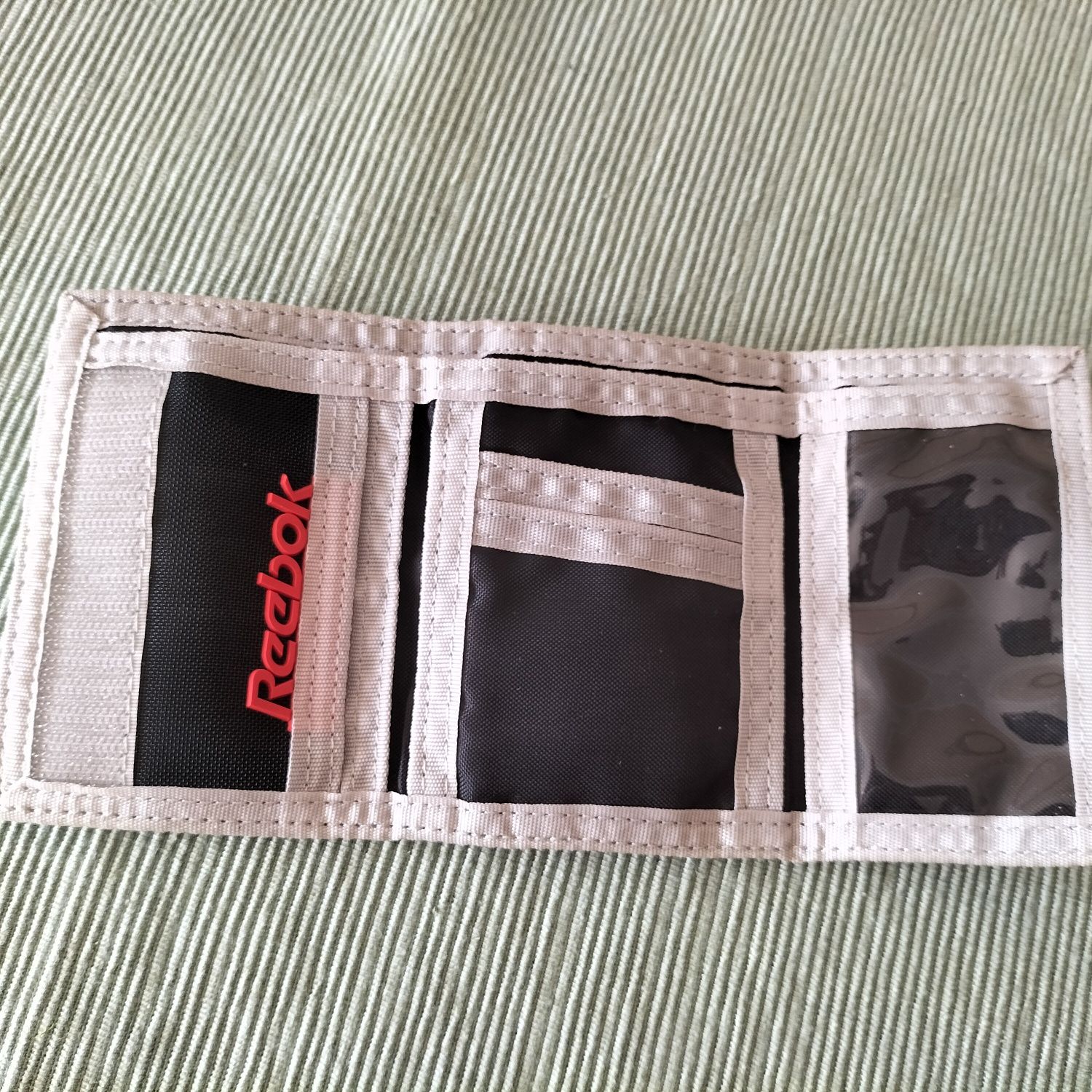Carteiras novas sem uso algum, Reebok e outra