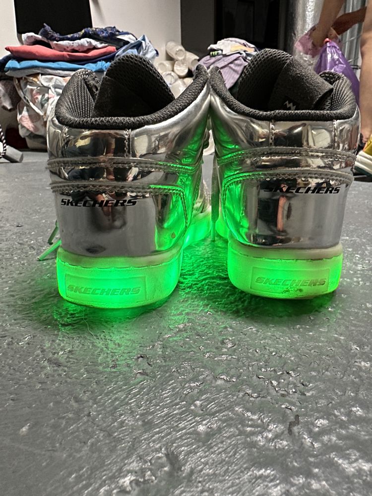 Świecące buty Skechers Energy Lights na USB - rozmiar 31