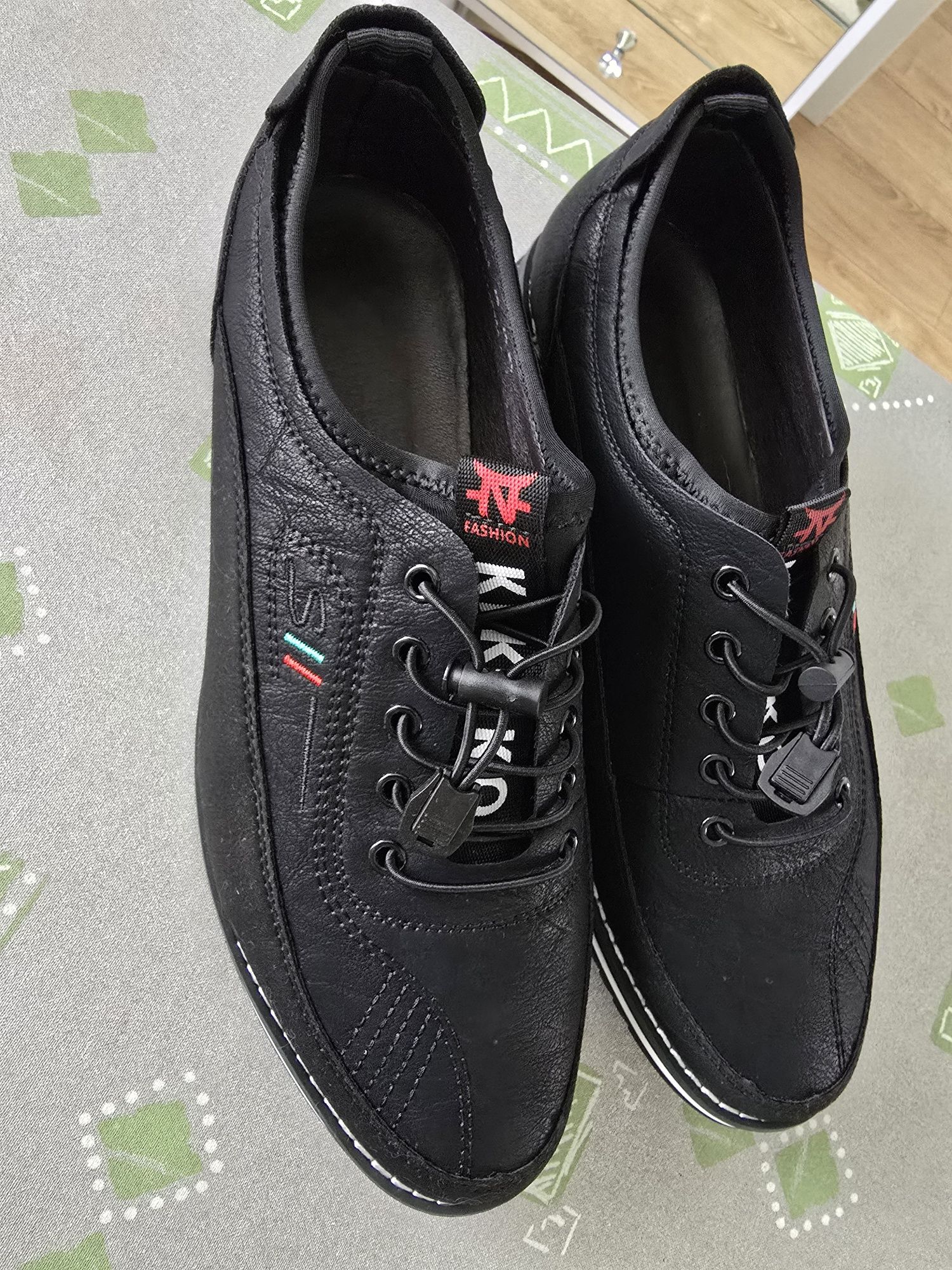 Nowe męskie buty