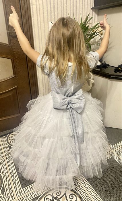 Сукня, пишна для дівчинки 4-6 років