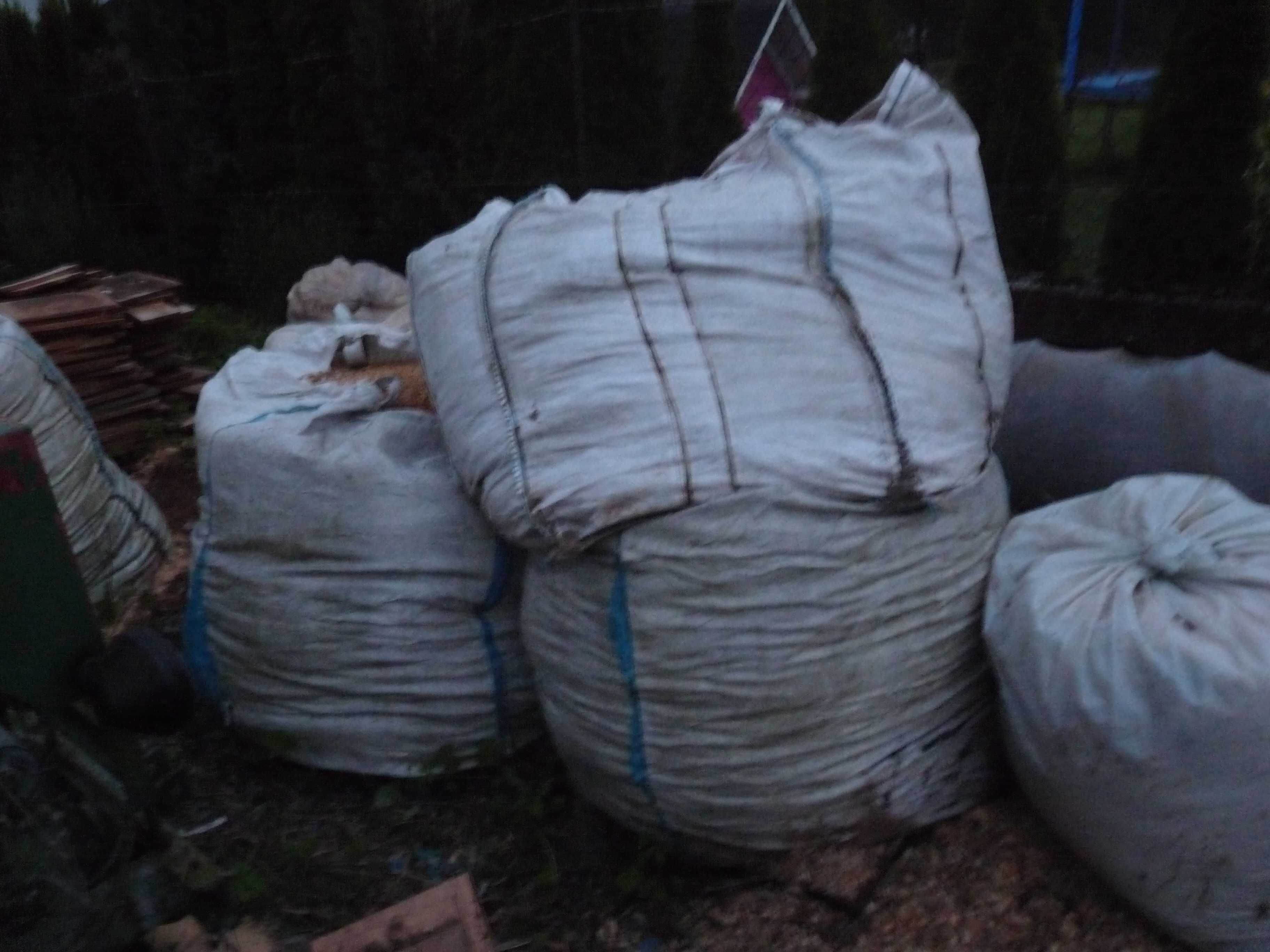 trociny i wióra w bigbagach i workach