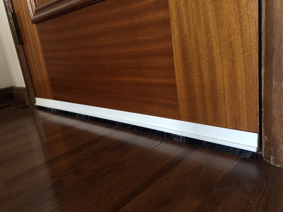 Veda porta adesivo 100CM PVC BRANCO TESA